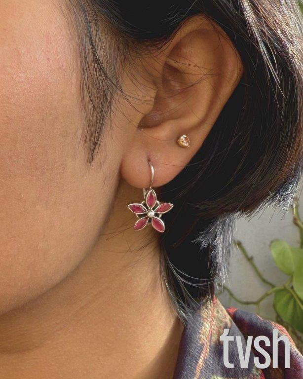 Loop design flower with red semiprecious stones