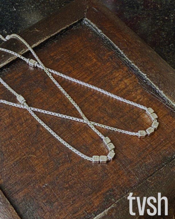 Delicate Silver anklet with movable square charms