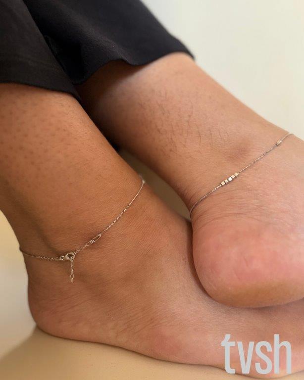 Delicate Silver anklet with movable square charms