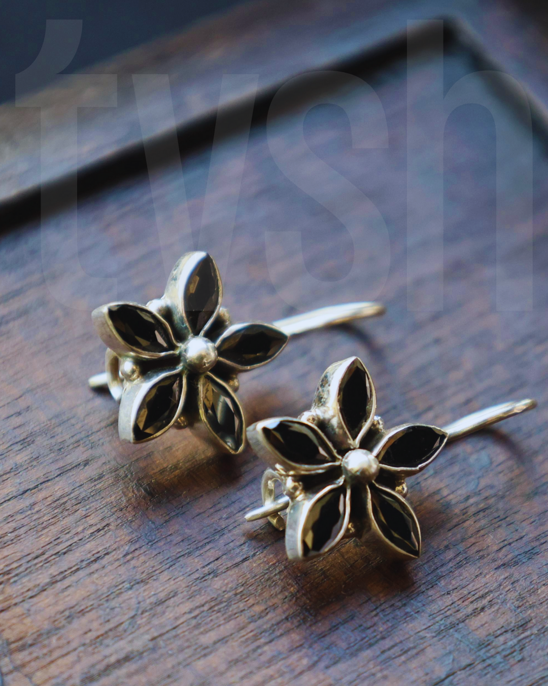 Loop design flower with black semiprecious stones