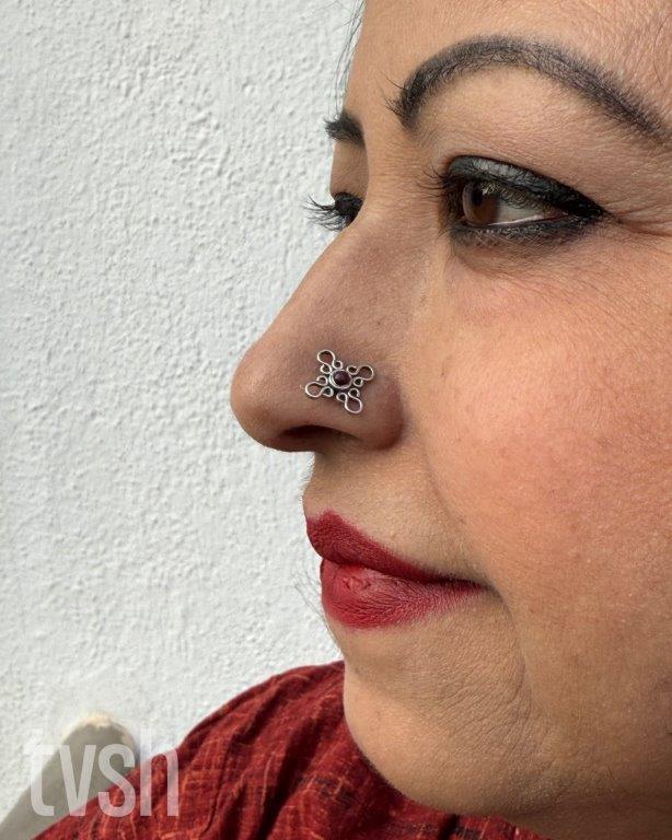 Silver nose pin